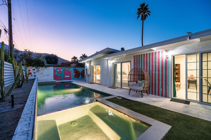 Luxury Villa with Pool, Jacuzzi, Bikes, Putting Green, Fire Pit & Frozen Margarita Machine image 1