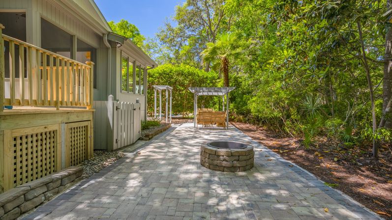 Sal and Babs Sea Pines Sanctuary: Beach Retreat with Ocean Views, Golf & Biking Trails image 27