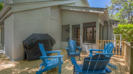 Sal and Babs Sea Pines Sanctuary: Beach Retreat with Ocean Views, Golf & Biking Trails image 30