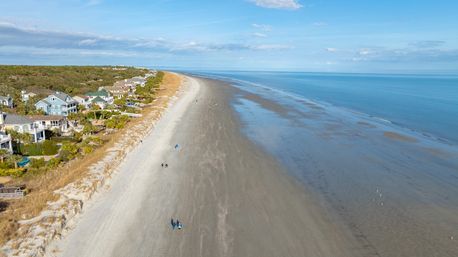 Sal and Babs Sea Pines Sanctuary: Beach Retreat with Ocean Views, Golf & Biking Trails image 5