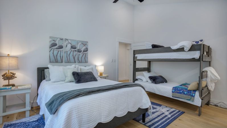 Sal and Babs Sea Pines Sanctuary: Beach Retreat with Ocean Views, Golf & Biking Trails image 22