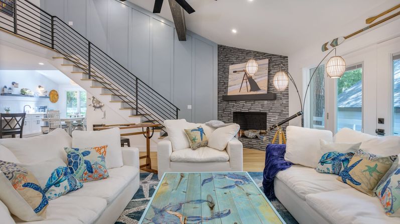 Sal and Babs Sea Pines Sanctuary: Beach Retreat with Ocean Views, Golf & Biking Trails image 9