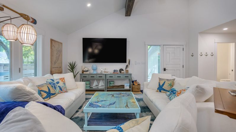 Sal and Babs Sea Pines Sanctuary: Beach Retreat with Ocean Views, Golf & Biking Trails image 6