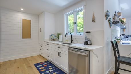 Sal and Babs Sea Pines Sanctuary: Beach Retreat with Ocean Views, Golf & Biking Trails image 12
