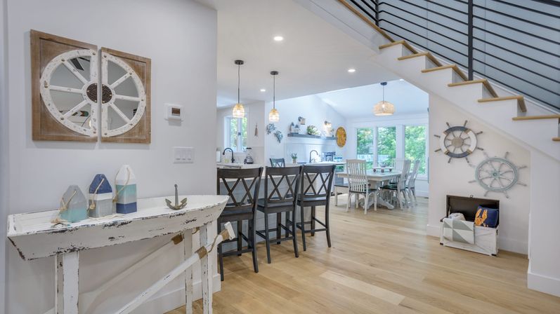 Sal and Babs Sea Pines Sanctuary: Beach Retreat with Ocean Views, Golf & Biking Trails image 10