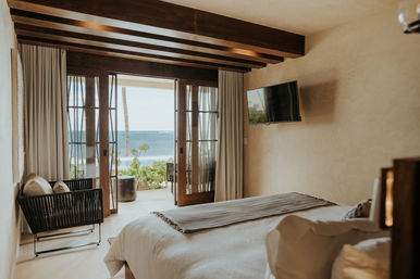 Villa Amaite: Beachfront Retreat for Up to 22 Guests image 14