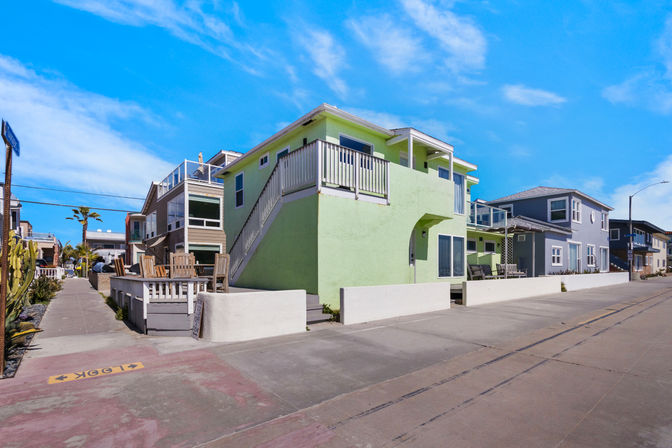 The Key Lime Oasis: 2ND Floor Miami-Inspired Apartment with Beach Views image 5