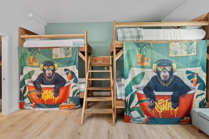 Good Life Hawaiian Loft: 6 BR House + Event Space image 13
