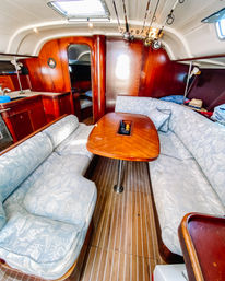 Luxurious 45-Feet Sailing Yacht with Champagne & Charcuterie with Experienced Captain image 7