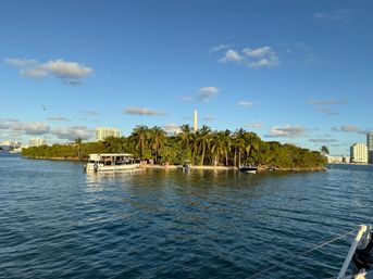Mariah Catamaran: Miami Beach’s Party-Perfect Sail image 6