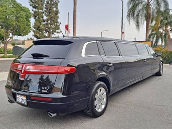 Premium Black Car, Limo & Party Bus Services for Your Tampa Journey image 9