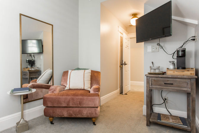 Chic 14 Bedroom Mansion Stay in Country Club Plaza image 65