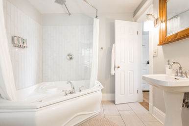 Chic 14 Bedroom Mansion Stay in Country Club Plaza image 21