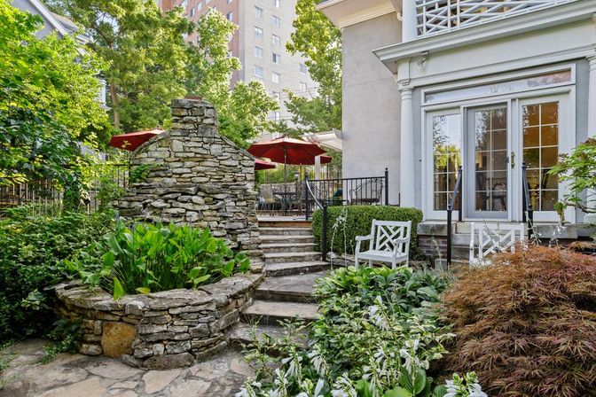 Chic 14 Bedroom Mansion Stay in Country Club Plaza image 5