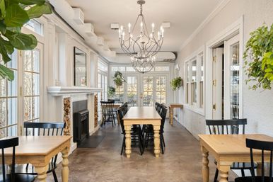Chic 14 Bedroom Mansion Stay in Country Club Plaza image 11