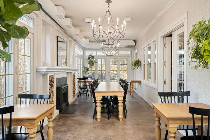 Chic 14 Bedroom Mansion Stay in Country Club Plaza image 11