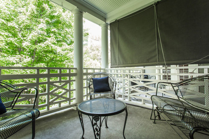Chic 14 Bedroom Mansion Stay in Country Club Plaza image 77