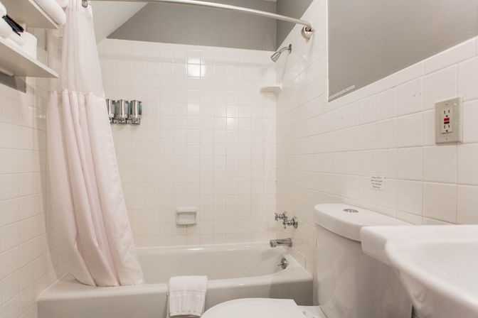 Chic 14 Bedroom Mansion Stay in Country Club Plaza image 85