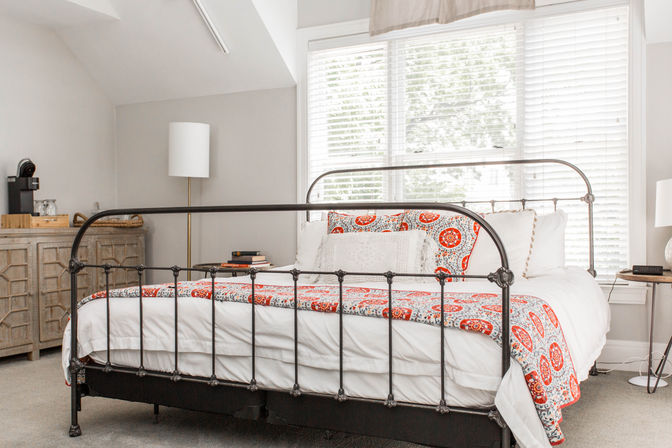 Chic 14 Bedroom Mansion Stay in Country Club Plaza image 38