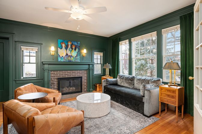 Chic 14 Bedroom Mansion Stay in Country Club Plaza image 6