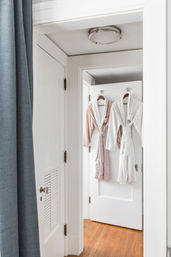 Chic 14 Bedroom Mansion Stay in Country Club Plaza image 24