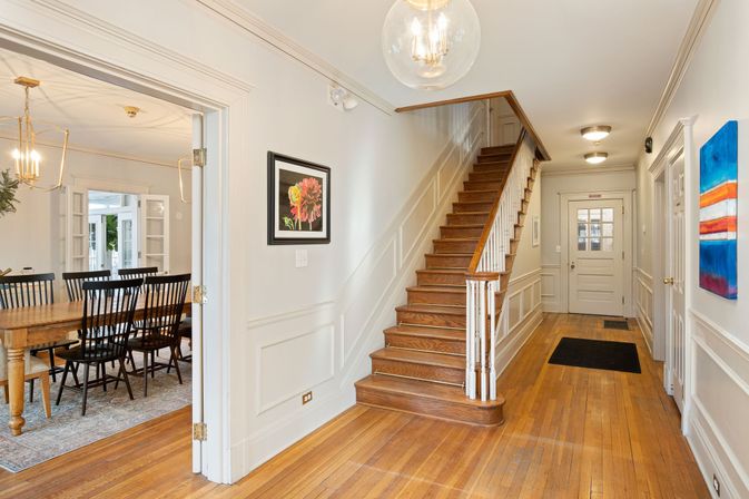 Chic 14 Bedroom Mansion Stay in Country Club Plaza image 8