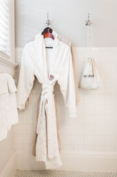 Chic 14 Bedroom Mansion Stay in Country Club Plaza image 92