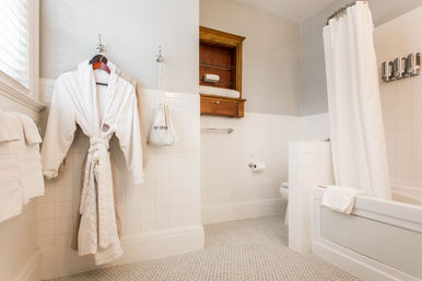 Chic 14 Bedroom Mansion Stay in Country Club Plaza image 91