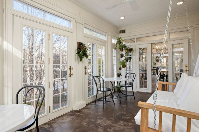 Chic 14 Bedroom Mansion Stay in Country Club Plaza image 3