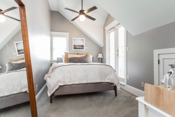 Chic 14 Bedroom Mansion Stay in Country Club Plaza image 80
