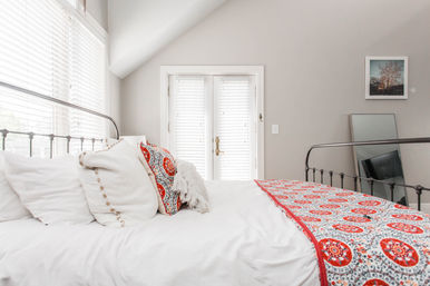 Chic 14 Bedroom Mansion Stay in Country Club Plaza image 39