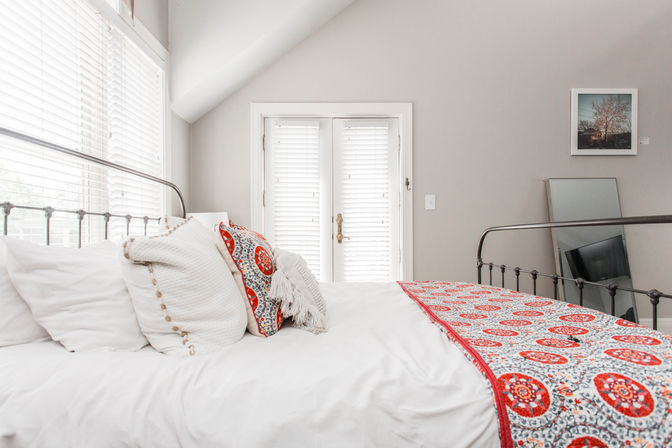 Chic 14 Bedroom Mansion Stay in Country Club Plaza image 39