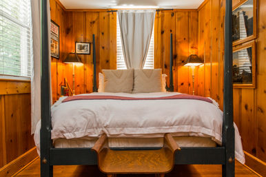 Chic 14 Bedroom Mansion Stay in Country Club Plaza image 59