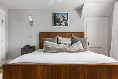 Chic 14 Bedroom Mansion Stay in Country Club Plaza image 19