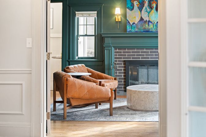 Chic 14 Bedroom Mansion Stay in Country Club Plaza image 2