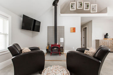 Chic 14 Bedroom Mansion Stay in Country Club Plaza image 37