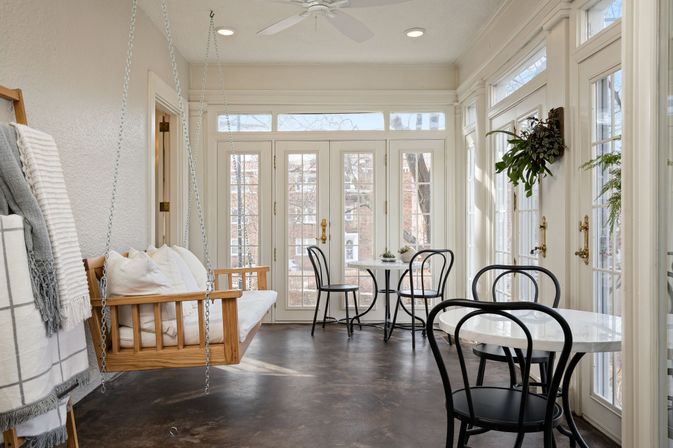 Chic 14 Bedroom Mansion Stay in Country Club Plaza image 9
