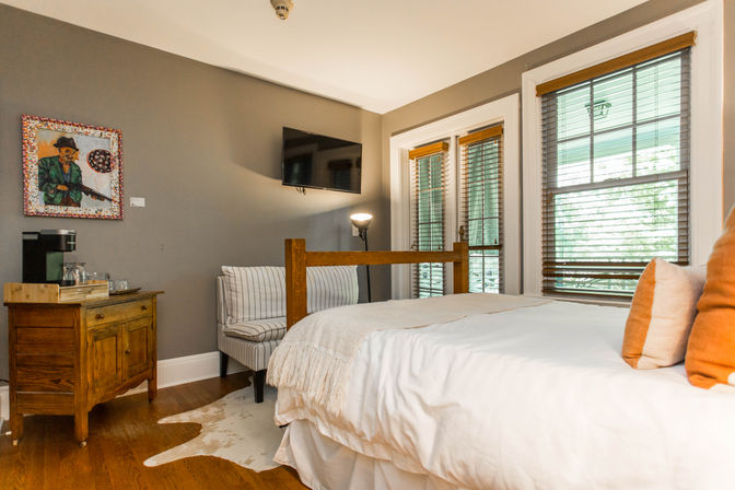 Chic 14 Bedroom Mansion Stay in Country Club Plaza image 74