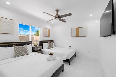The Miami Resort: Stunning Villa with Heated Pool + Outdoor Bar image 38