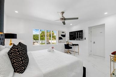 The Miami Resort: Stunning Villa with Heated Pool + Outdoor Bar image 25