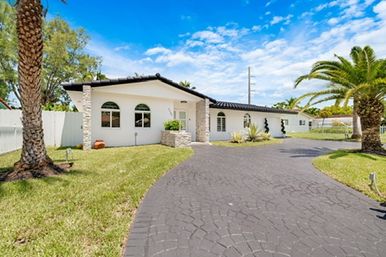 The Miami Resort: Stunning Villa with Heated Pool + Outdoor Bar image 10
