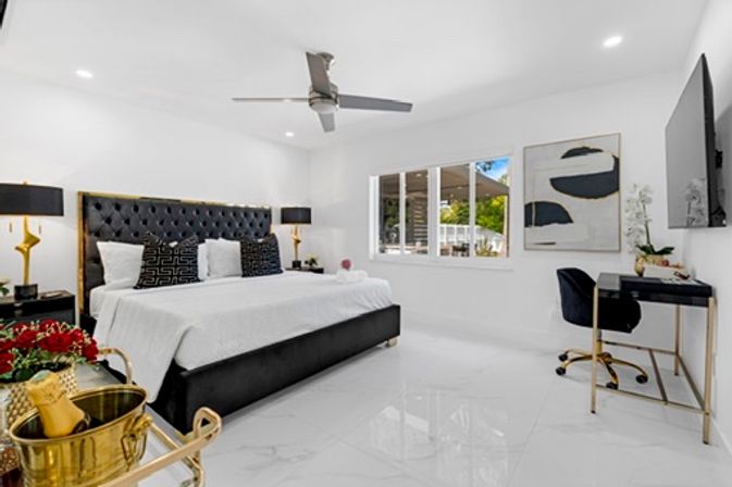 The Miami Resort: Stunning Villa with Heated Pool + Outdoor Bar image 12