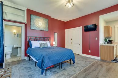 The Judge's Mansion: 8BR Historic Home in Olde Town East image 9