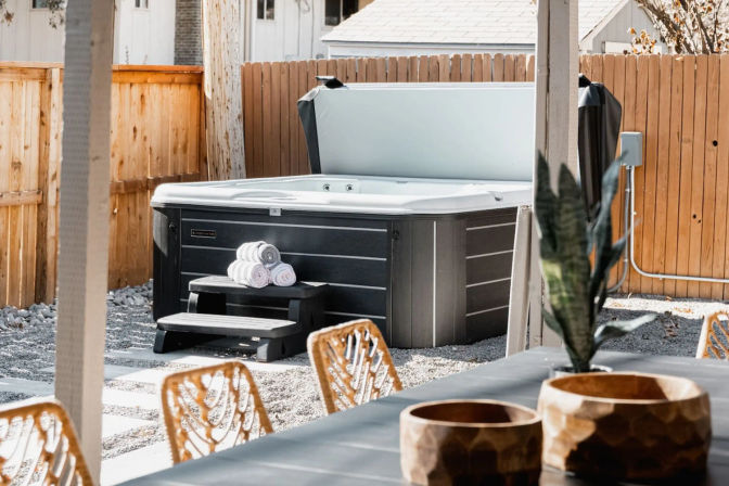 The Luxe: Hot Tub, Cinema Room & Fire Pit image 1