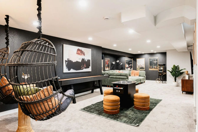 The Luxe: Hot Tub, Cinema Room & Fire Pit image 18