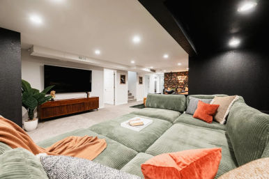 The Luxe: Hot Tub, Cinema Room & Fire Pit image 22