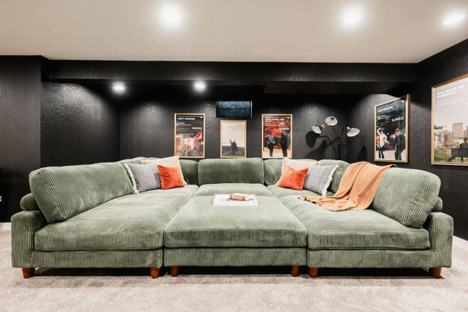 The Luxe: Hot Tub, Cinema Room & Fire Pit image 20