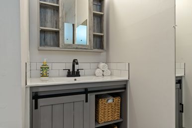 Good Life Bungalow: 6 BR House + Event Space Access image 19