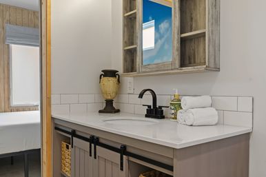 Good Life Bungalow: 6 BR House + Event Space Access image 11