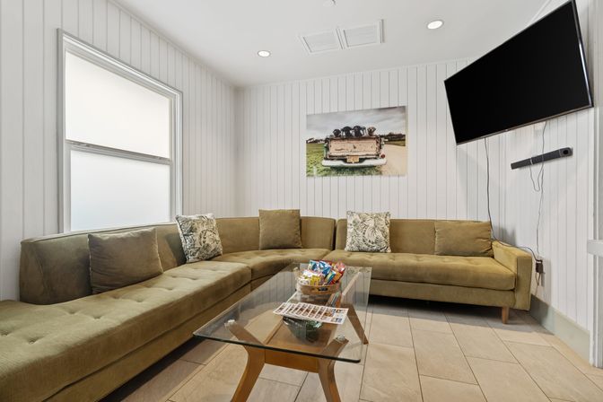 Good Life Bungalow: 6 BR House + Event Space Access image 28